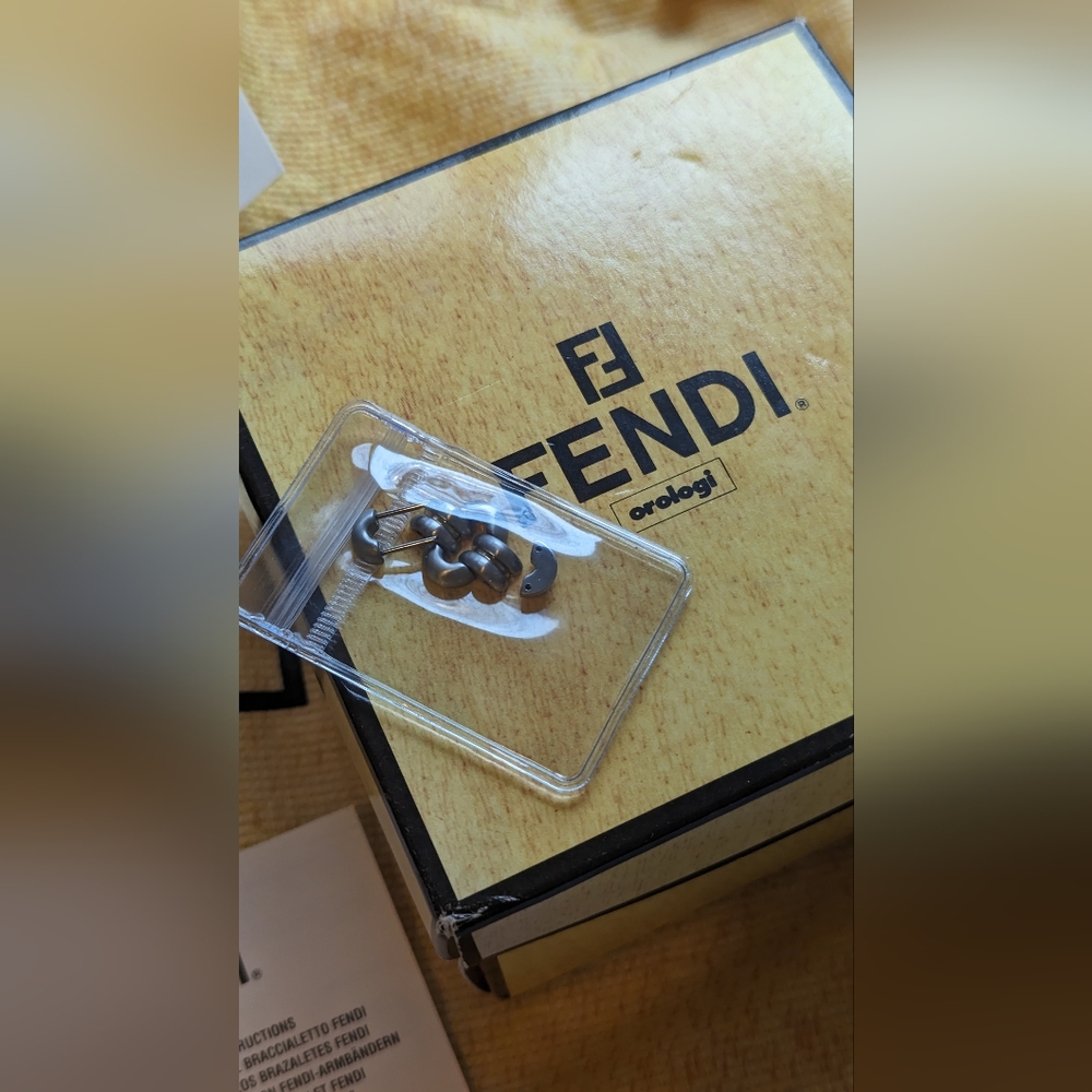 Fendi Vintage Ladies Watch 1800L - Picture 6 of 12
